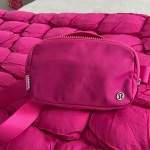 LULULEMON- LIKE NEW - PINK CROSSBODY